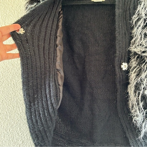 Collection Eighteen Women’s Circle Cadigan Knit Vest M/L Black Faux Fur Goblin - Picture 10 of 10